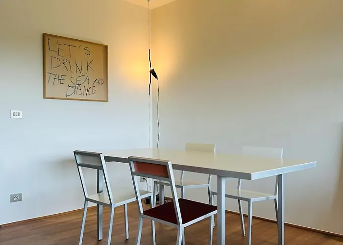 Sunny With A Beautiful View! Apartment